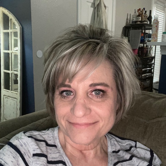 Meet your Posher, Lauren - Picture 1 of 1